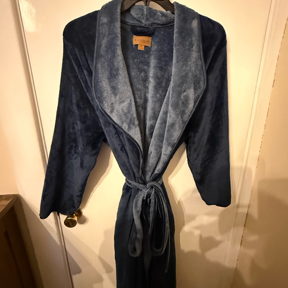 Koolaburra Plush Dark Blue Women's Robe - Picture 4 of 6